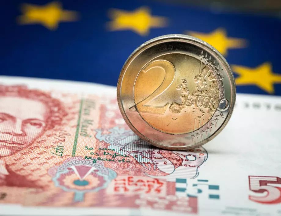 Експерт обясни с колко ще скочат цените след въвеждане на еврото ВИДЕО
