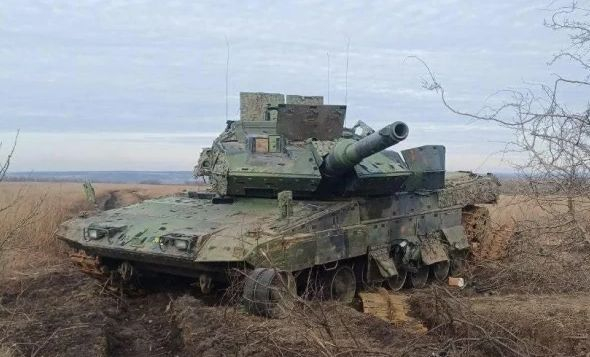Военно състезание в ничия земя между украинците и руснаците заради танкове Strv122, а САЩ...