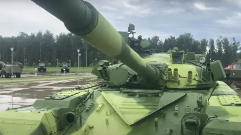 Сателитни СНИМКИ показаха колко танкове има в резерв Русия 