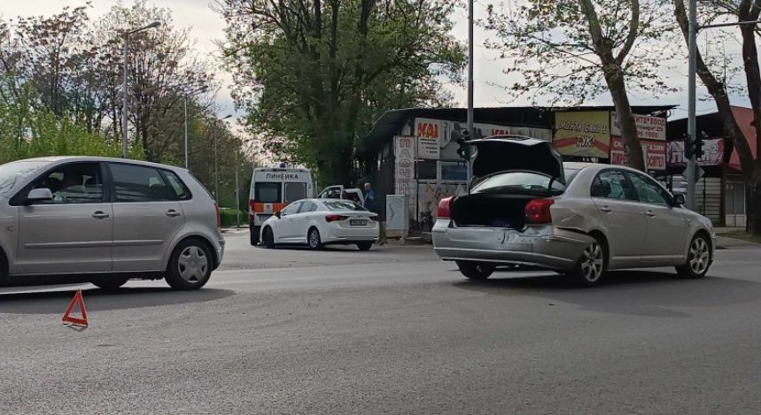 Кошмарен инцидент с кметска кола в Пловдив, ето какво се случи СНИМКИ 