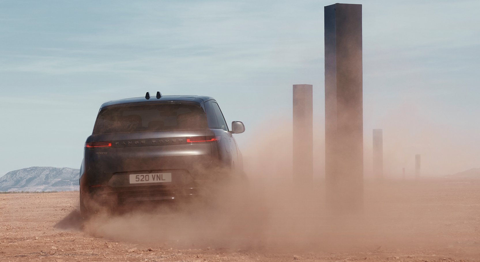 Range Rover Sport Stealth Пакет: Драматичен и динамичен