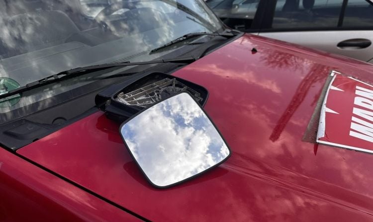 Ето какво се стовари върху Ботьо, който счупи огледало и напсува шофьорка в Пловдив СНИМКИ