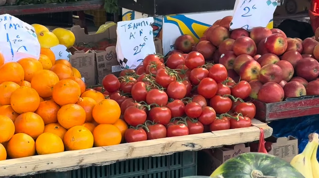 Неделният пазар в Порто Лагос – ядките на далавера, ягодите скъпи ВИДЕО
