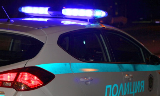 Катастрофа и екшън по тъмно с полицай във Велико Търново, дрегерът отчете... 