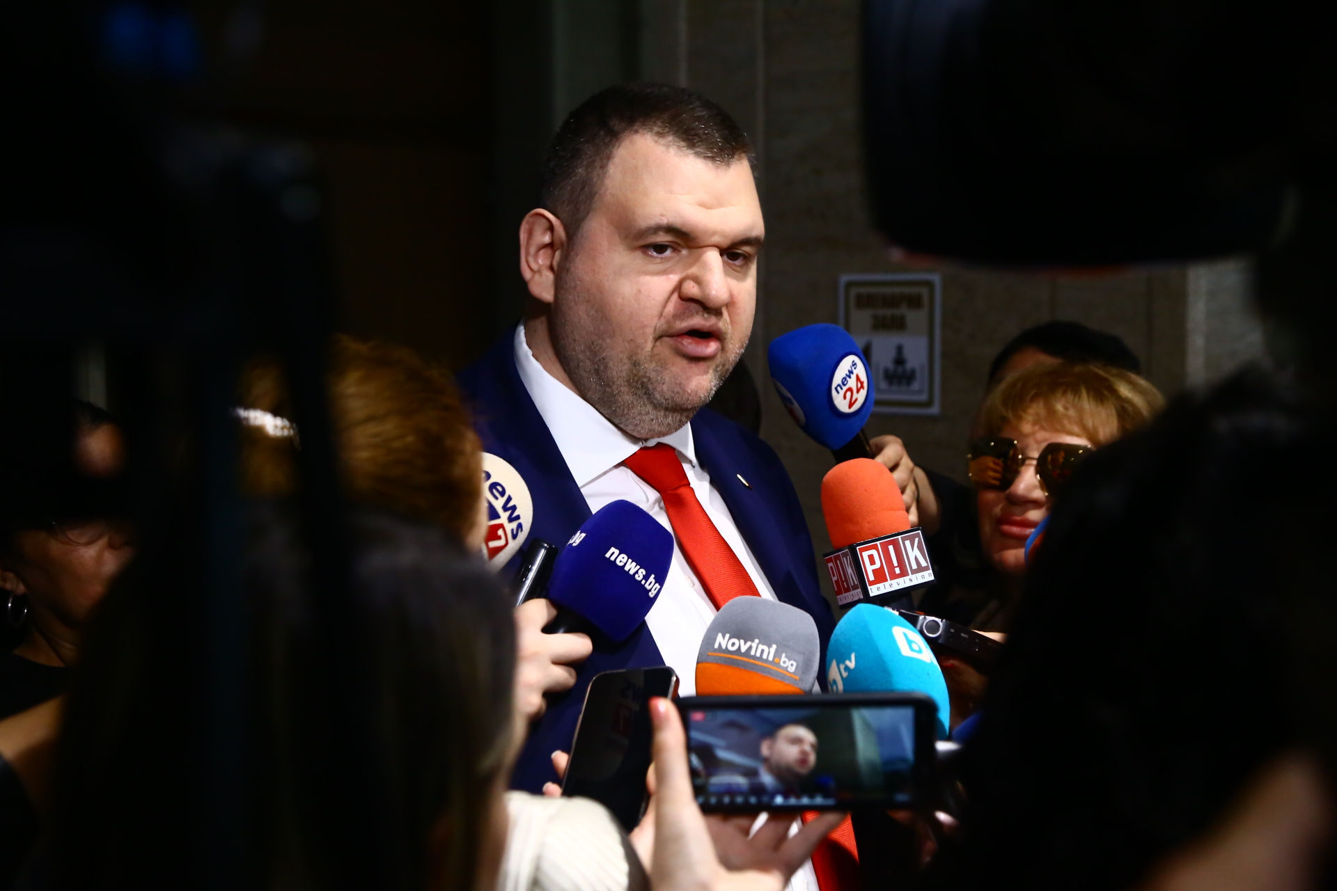 Пеевски: България не може да остане без външен министър, президентът да подпише указа за смяната му