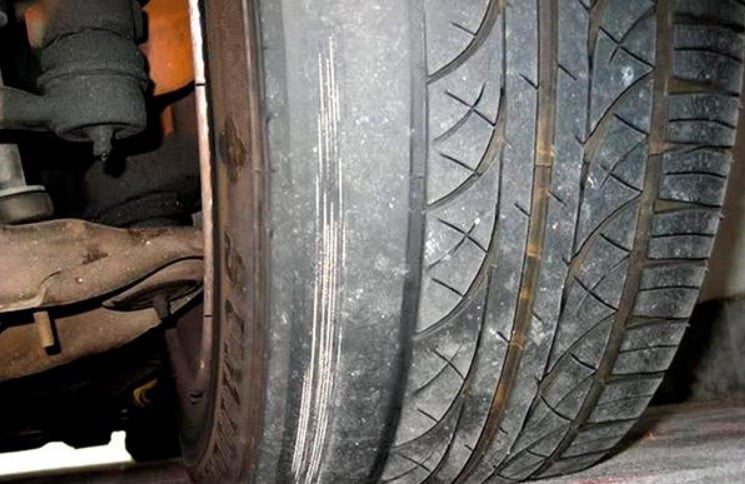 Какви проблеми показва неравномерното износване на протектора на гумите на колата