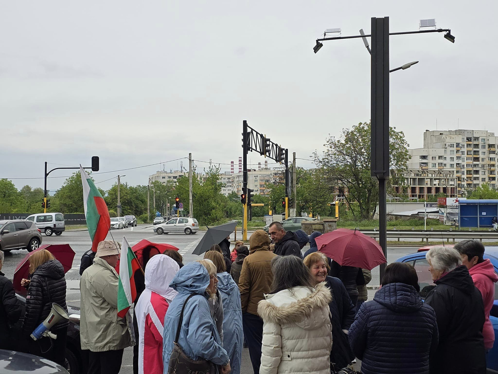 Гневни столичани блокираха бул. "Цариградско шосе", срещнали се с Терзиев, но той ги отсвирил ВИДЕО
