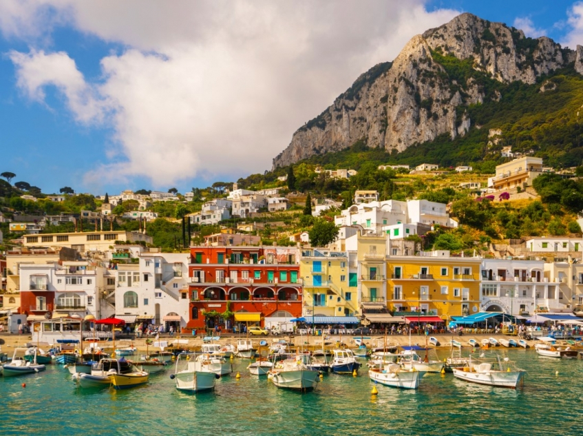 Известен италиански остров обезлюдява заради твърде много туристи