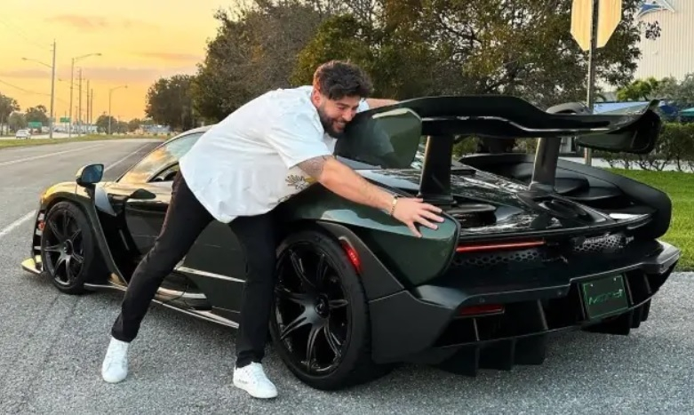 Фиаско след фукня: Известен блогър разби новата си спортна кола за $1,4 милиона ВИДЕО