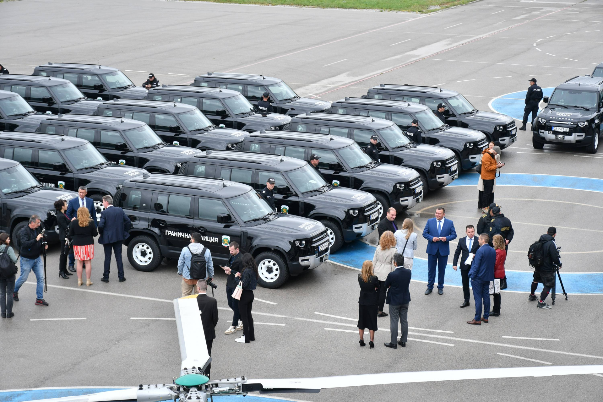 Мото-Пфое доставя 160 автомобила Defender за опазване на българските и европейски граници СНИМКИ