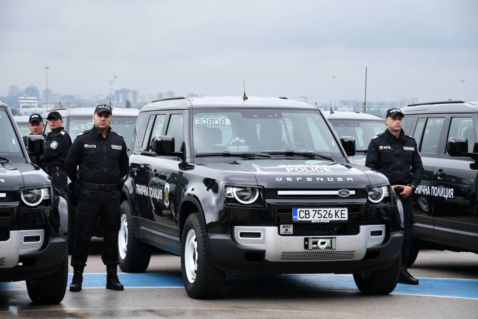 Мото-Пфое доставя 160 автомобила Defender за опазване на българските и европейски граници СНИМКИ