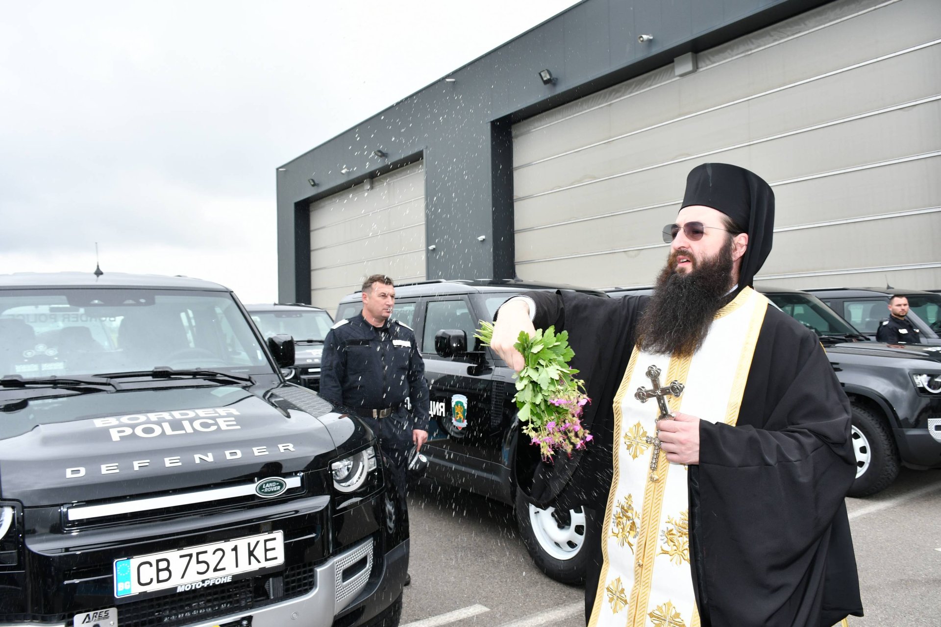 Мото-Пфое доставя 160 автомобила Defender за опазване на българските и европейски граници СНИМКИ