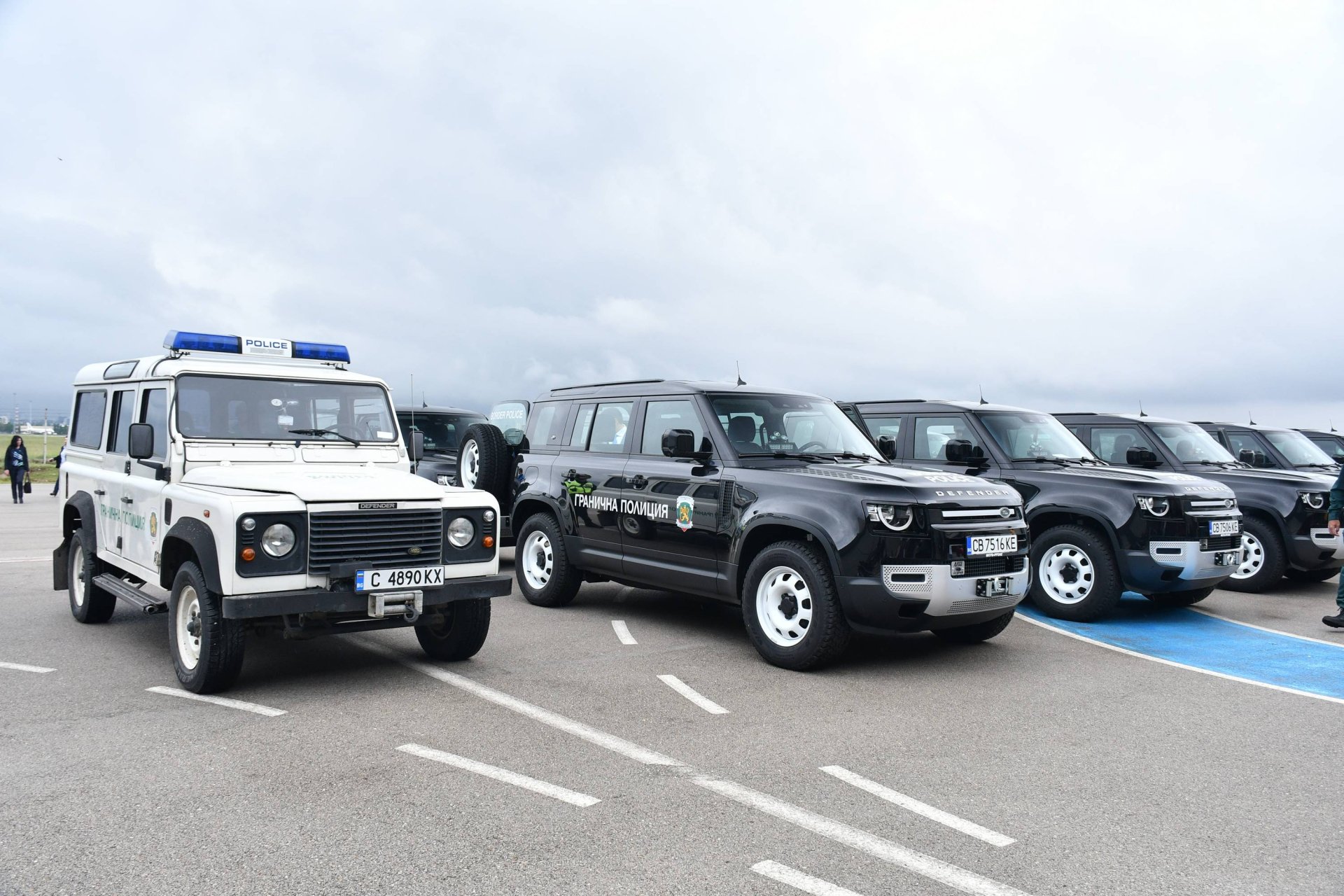 Мото-Пфое доставя 160 автомобила Defender за опазване на българските и европейски граници СНИМКИ