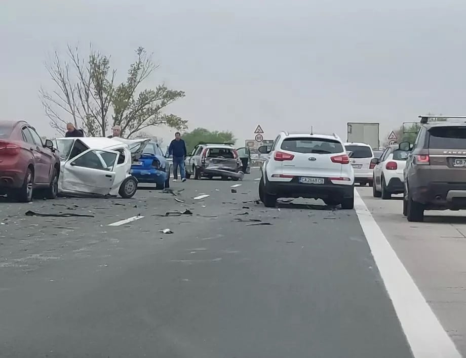 Сигнал до БЛИЦ: Инцидент на изход на София, магистралата е блокирана