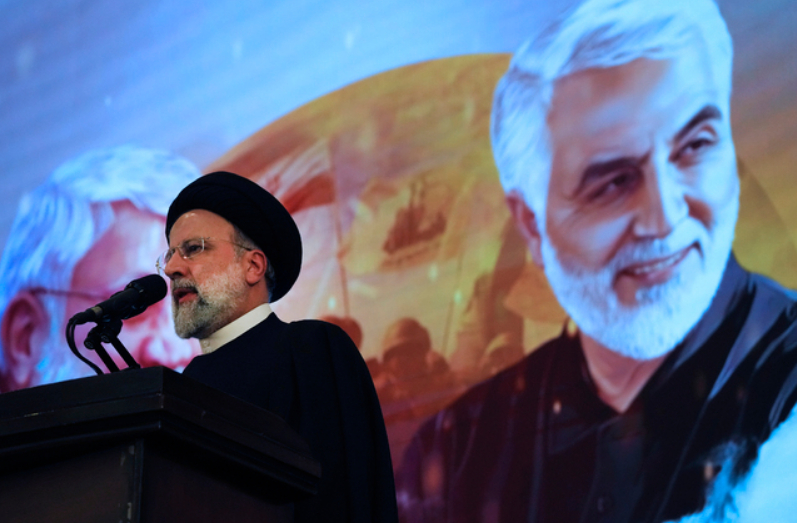 „Гардиън“: Смъртта на Раиси ще разчисти трънливия път за сина на аятолах Али Хаменей