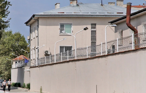 Жаден за ласки пандизчия заведе дело срещу затвора в Пловдив