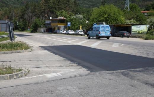 Пътен експерт разкри какво прикри новия асфалт до Аксаково