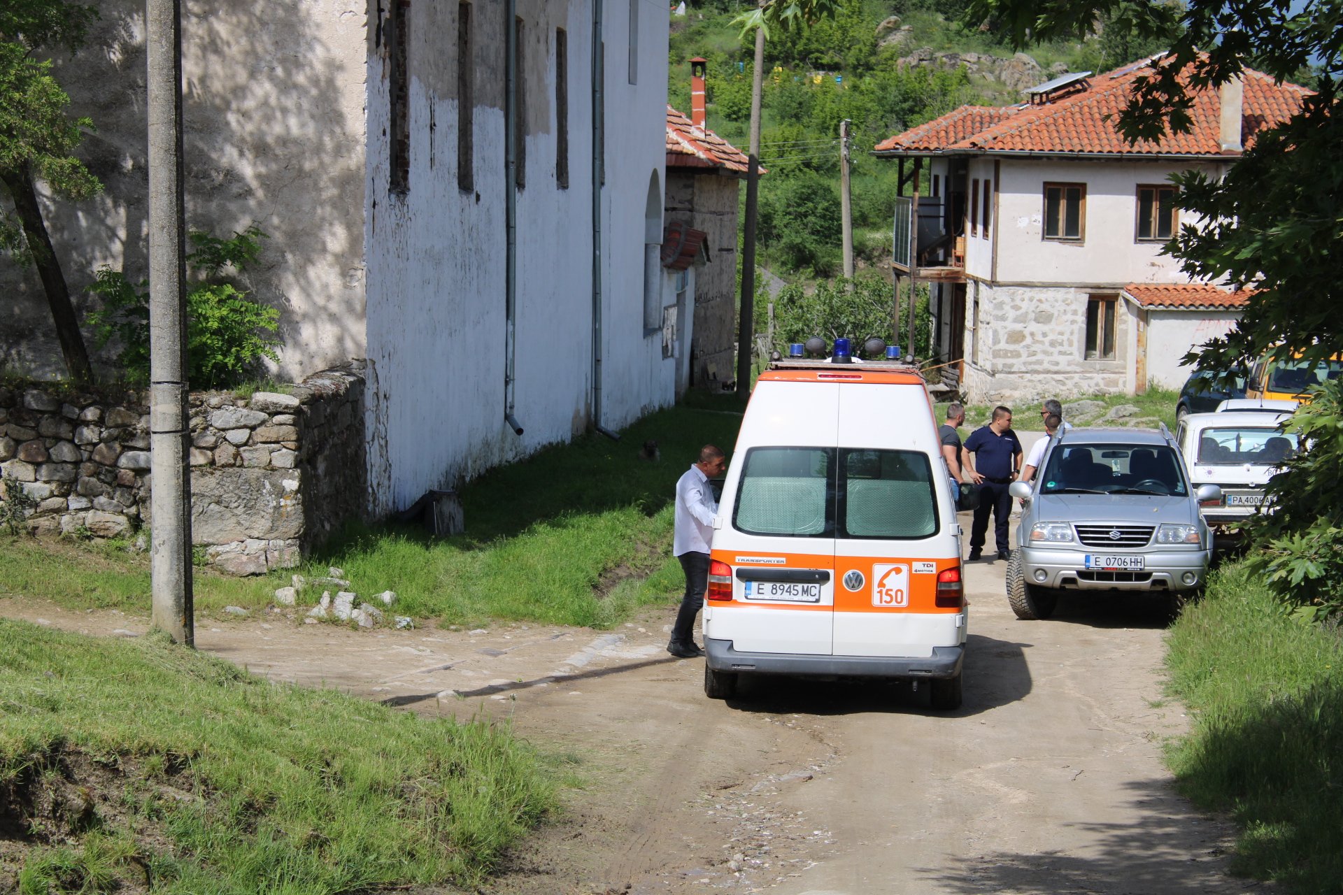 Мистерията около трупа в мазе на отдалечена къща в Кресненско се заплита, оказа се брутално убийство СНИМКИ