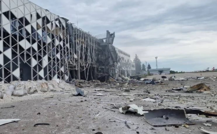 Русия разруши летището в Запорожие ВИДЕО