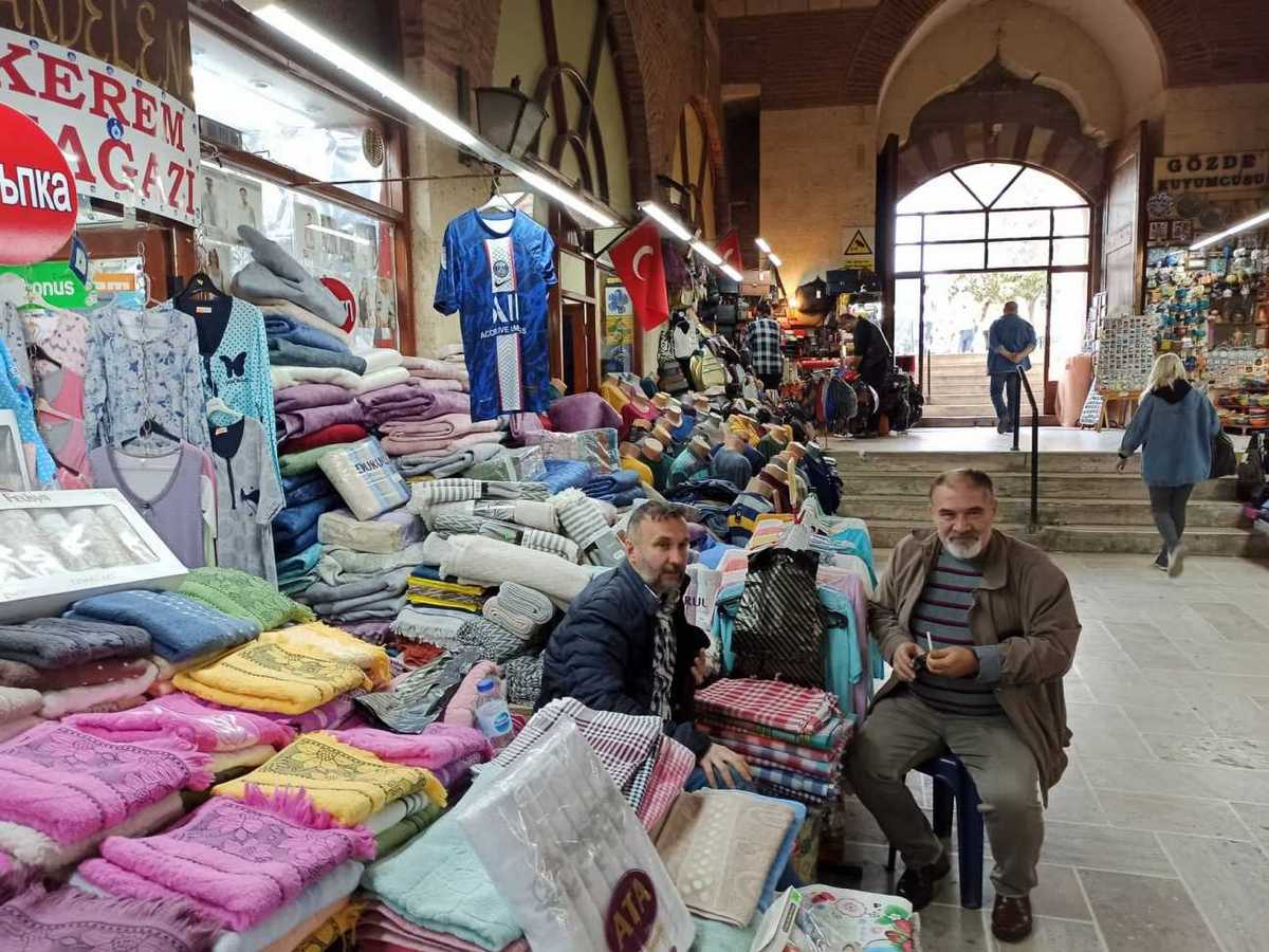 Търговците в Одрин реват: Сваляме цените, а българите...