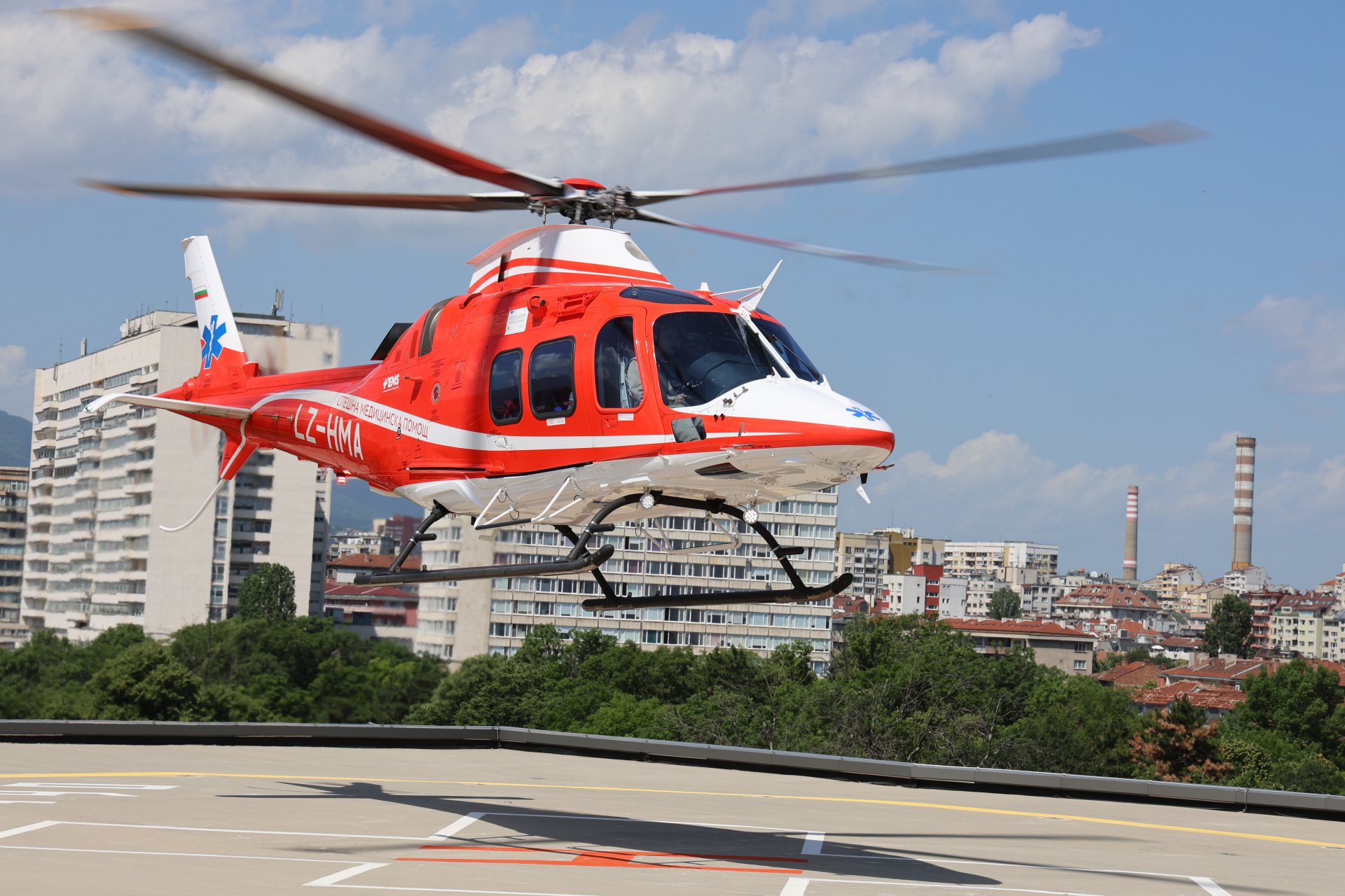 Няма спирка: Вдигнаха медицинския хеликоптер за нова мисия