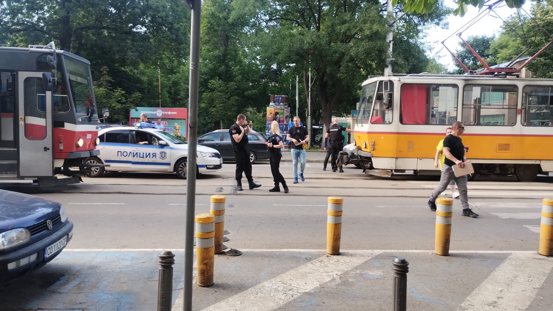 Притеснителни новини за стареца, ударен от трамвай в София СНИМКИ 