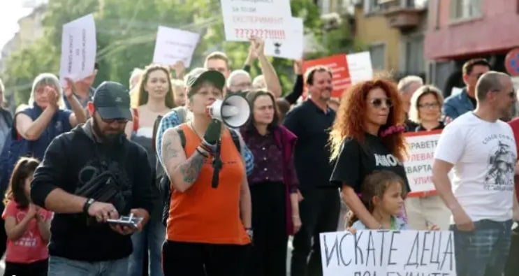 Нов протест блокира центъра на София ВИДЕО