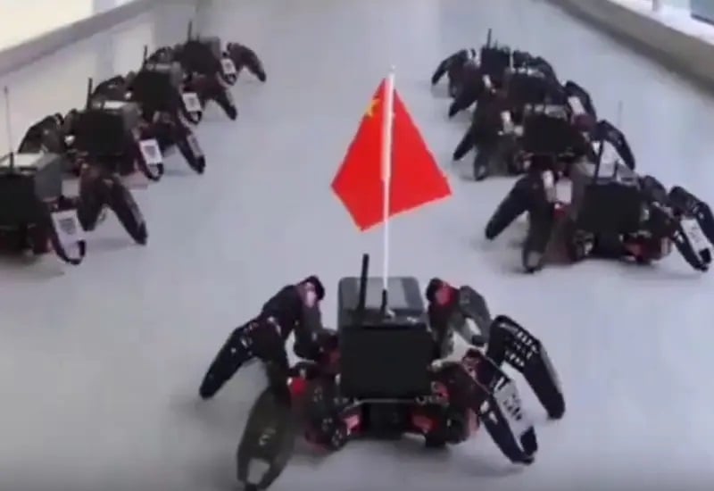 Китайски разработчици показаха ходещи паякообразни дронове убийци