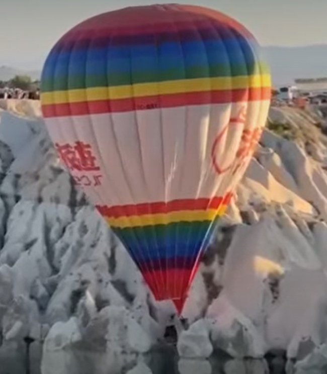Кошмар: Въздушен балон с туристи се разби в планина 