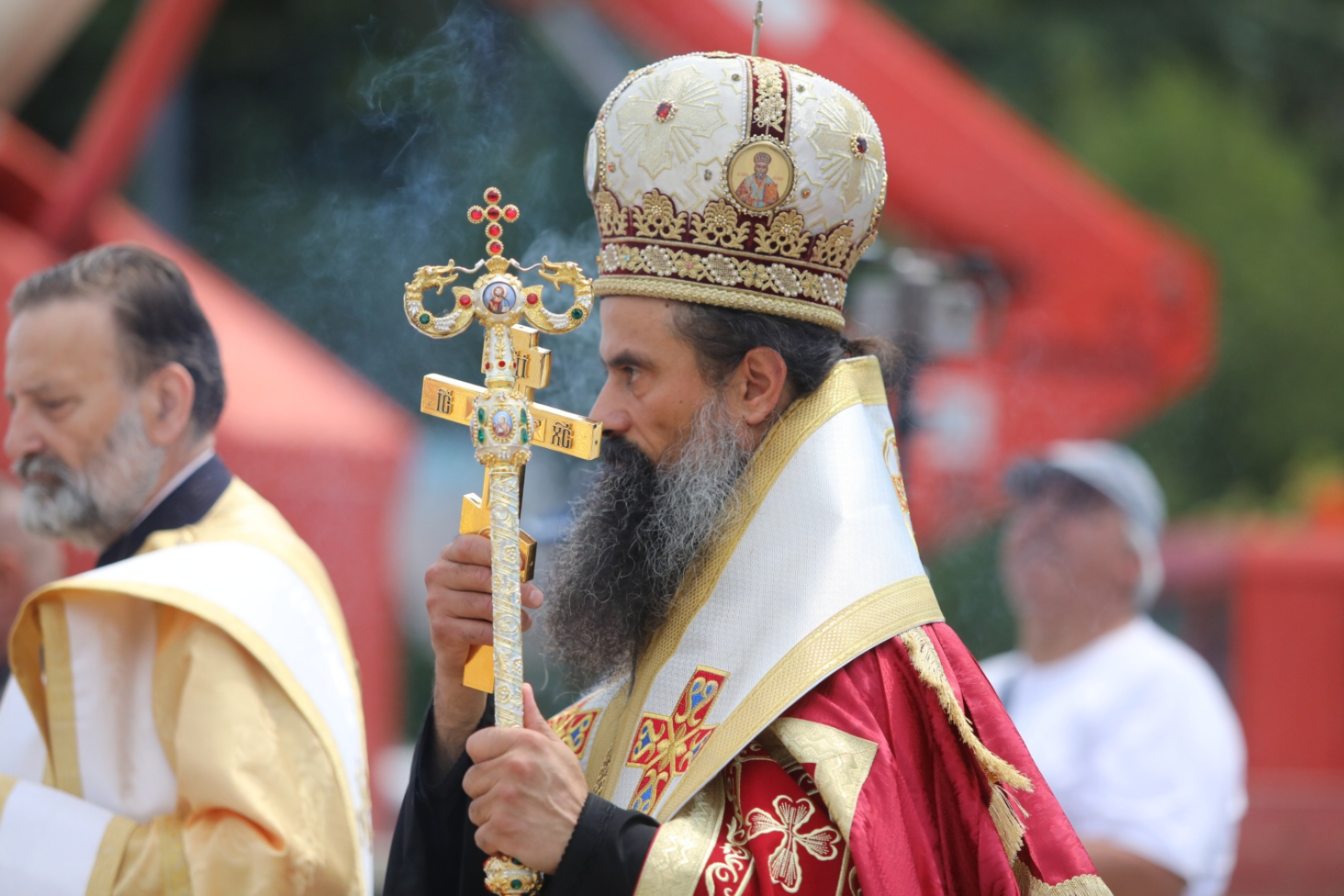 Драмата с новия патриарх продължава, тъмни облаци надвисват над България