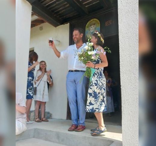 Българка и французин се бракуваха в църква, където не е имало сватба от 70 години