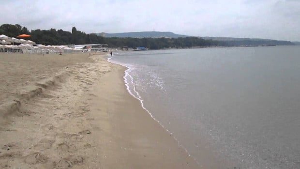 Внимание: Гнусно секс престъпление дебне всички, които правят това на плажа във Варна! 