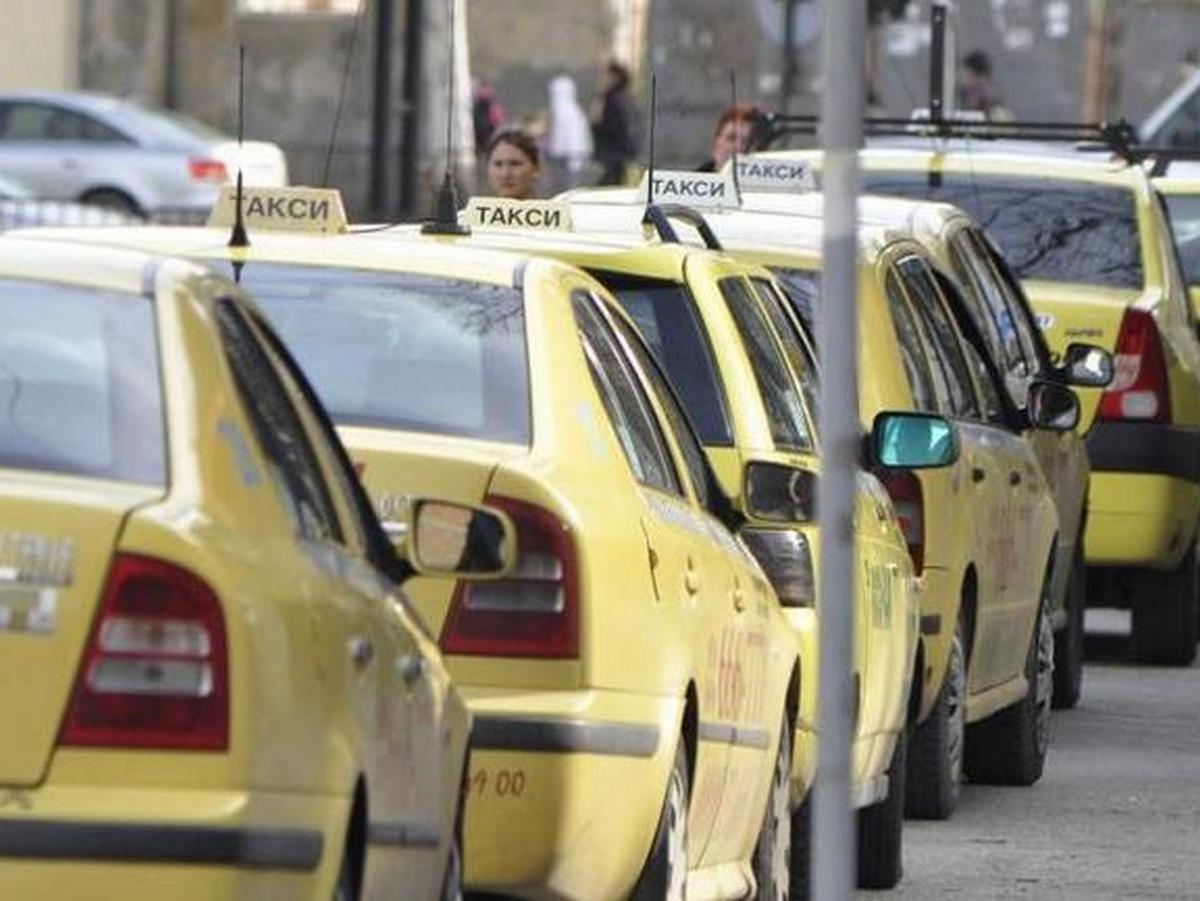 Бургазлии обявяват бойкот на такситата: Сега има туристи, но ще ги видим зимата