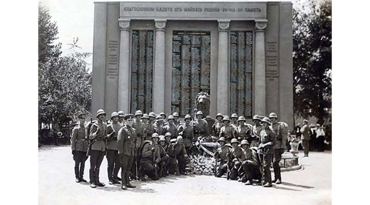 Тайната история! Защо Войнишкият мемориал запали скандал в София?