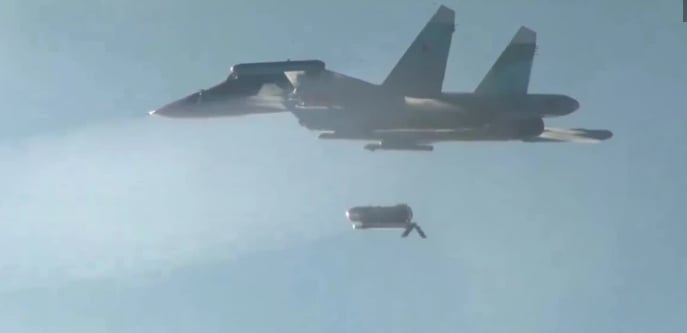 Руското МО показа как хвърля 3-тонната бомба ФАБ от фронтови Су-34