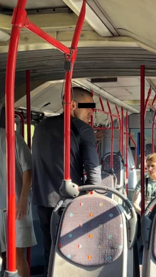 Внимание: Извратеняк вилнее в градския транспорт в София СНИМКИ