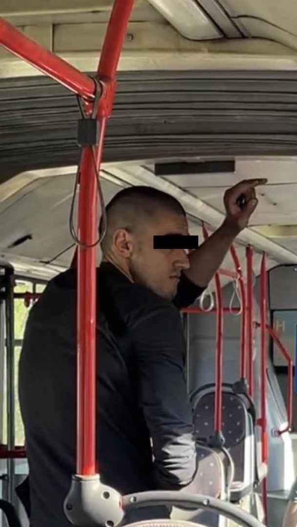 Внимание: Извратеняк вилнее в градския транспорт в София СНИМКИ