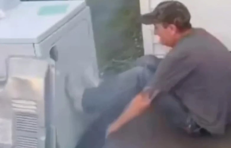 Не го правете: Мъж сложи фойерверки в пералня и ето какво се случи ВИДЕО 18+
