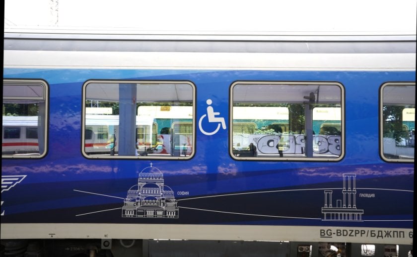 Ад в новите вагони на бързия влак от София до Бургас: Превърнаха се в душегубки