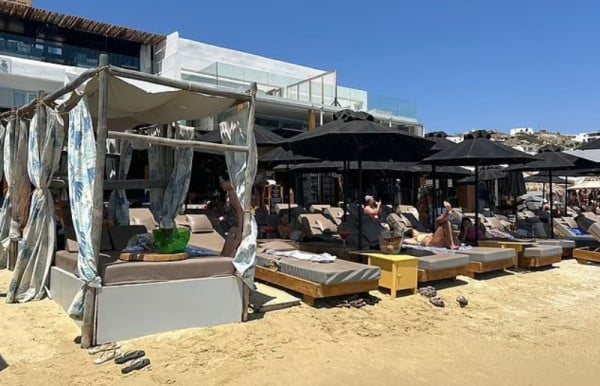 На Миконос: 267 евро за две бири и морски дарове в кофти ресторант с мърляви сервитьори СНИМКИ