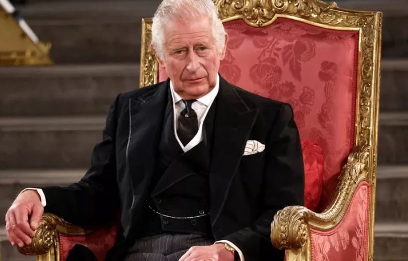 Порномоделки разказаха какво искат да чуят в речта на краля на Великобритания СНИМКИ 18+