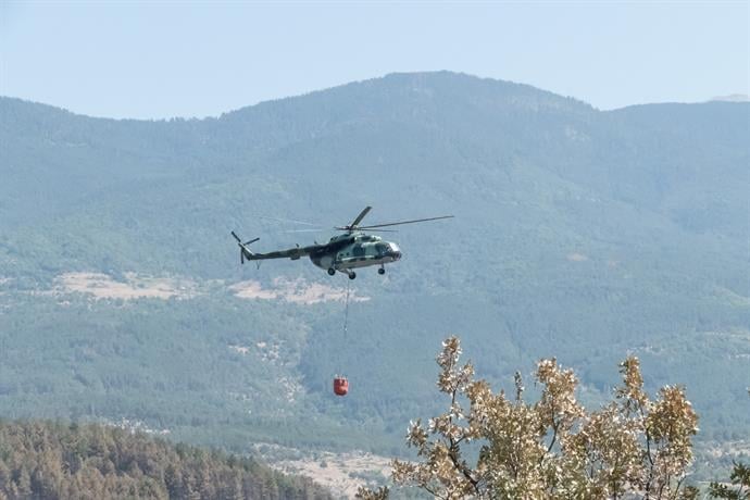 Оборудват военните хеликоптери с водни джобове