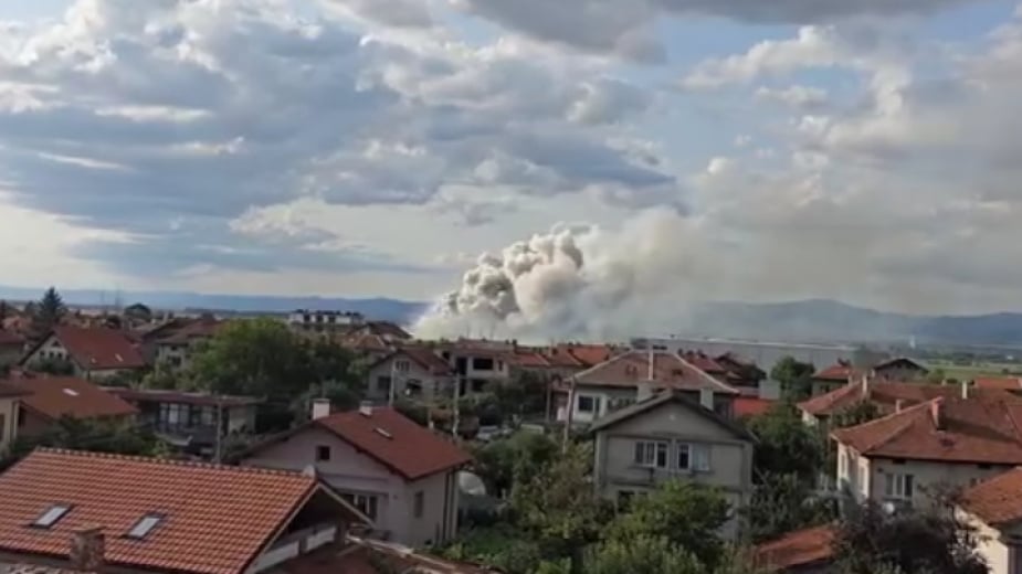Опасен облак пълзи към София след взрива в Елин Пелин 