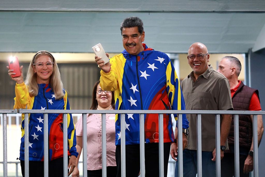 Мадуро спечели трети мандат във Венецуела със скандал 