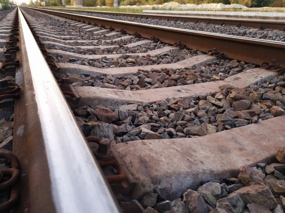 БДЖ: Възстановено е движението на влаковете между гарите Долно Камарци и Мирково