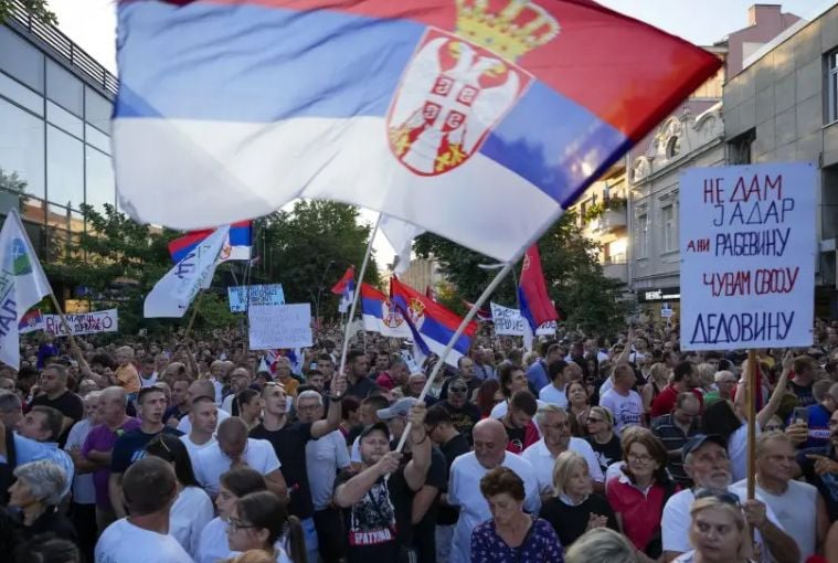 В Белград е страшно, хиляди излязоха по улиците, заради...