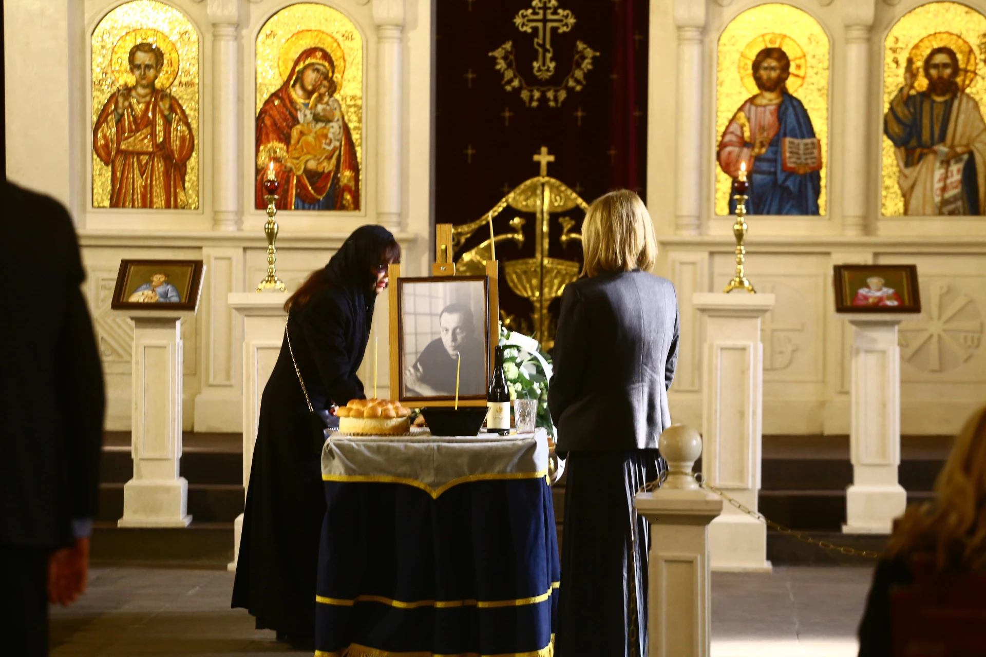 България изпрати Волев! Вдовицата му се покри в черна дантела СНИМКИ