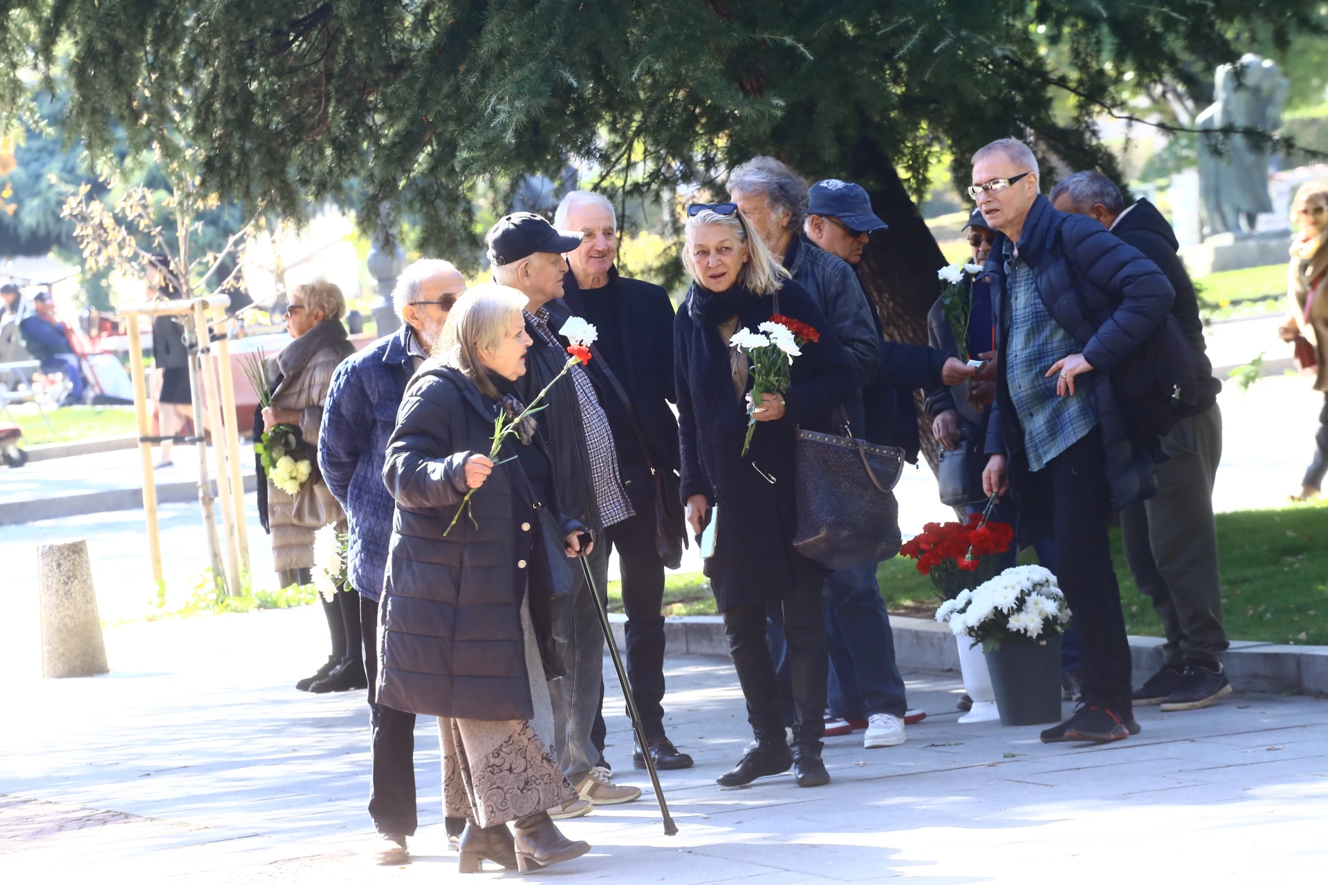 България изпрати Волев! Вдовицата му се покри в черна дантела СНИМКИ