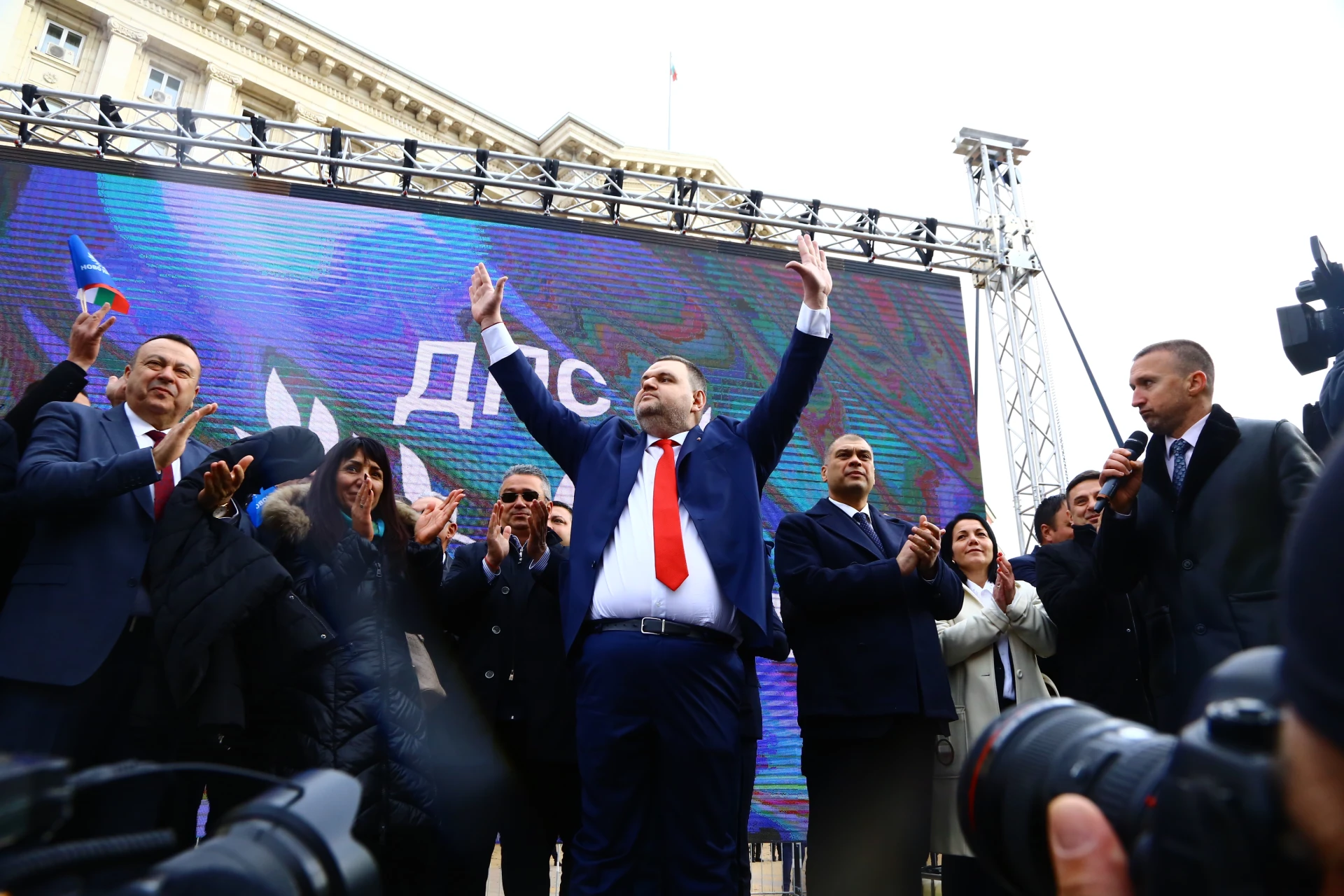 Пеевски с голяма новина пред протестиращите и сериозна закана БЛИЦ Live