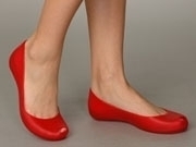 На мода в Италия са сандалите от желе